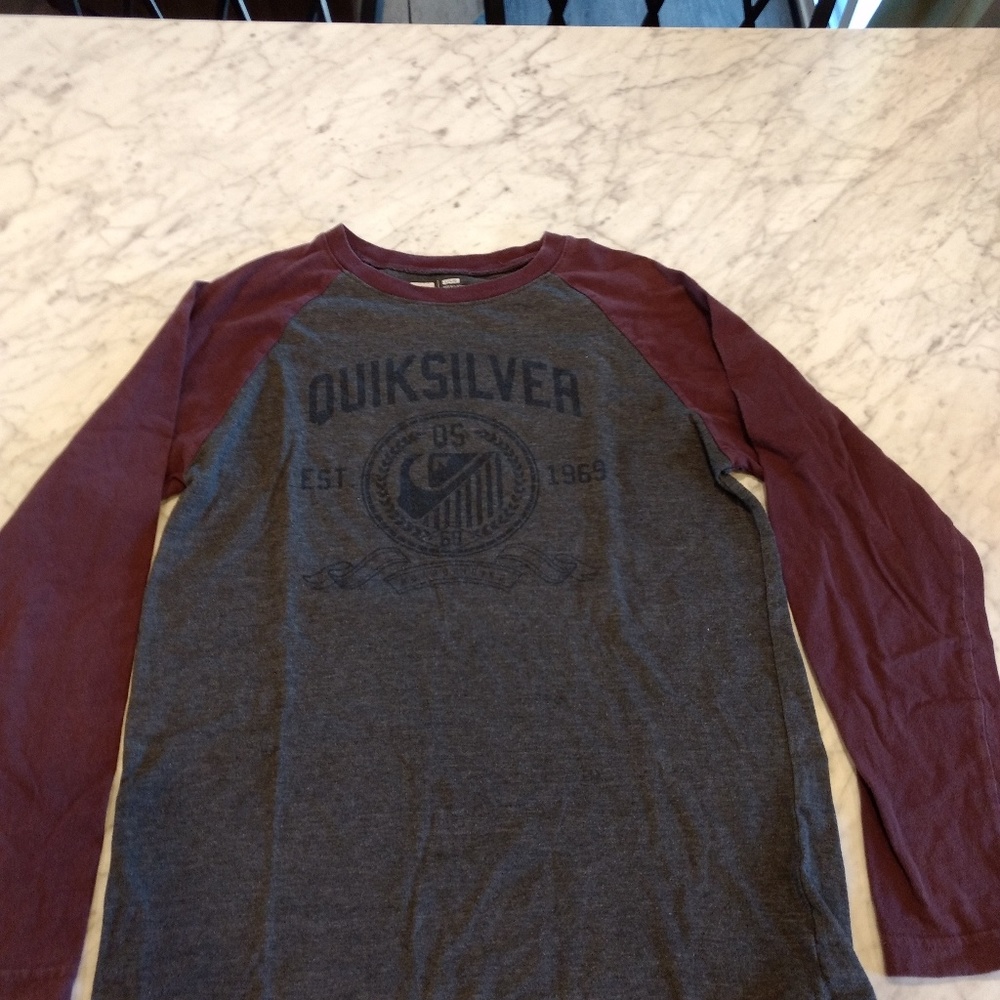 Quicksilver 3/4 sleeve shirt